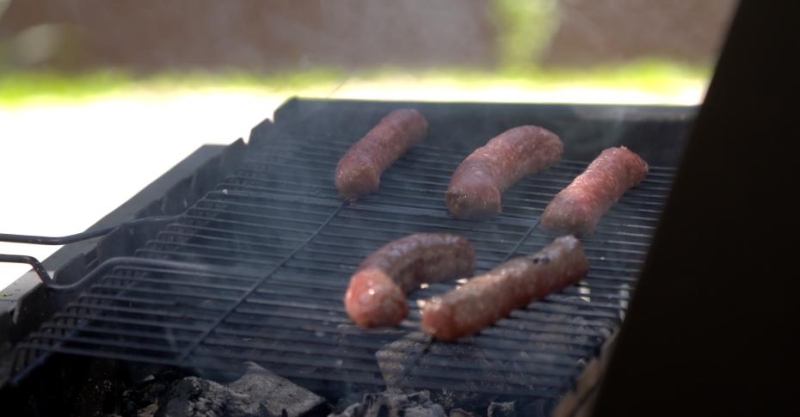 Шварма с говяжьими колбасками, запечёнными овощами и сулугуни